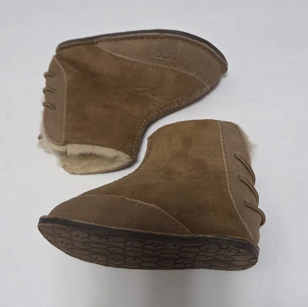 UGG Baby Chestnut Boo Suede Boots Geniune Sheepskin Size Medium 4-5 12-18 months